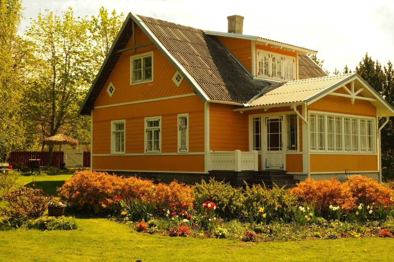 Hostal Leesi Puhkemaja Exterior foto