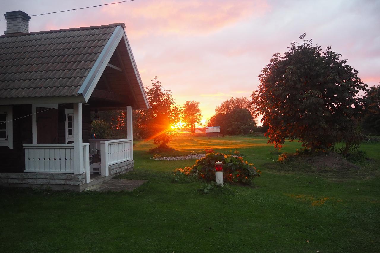 Hostal Leesi Puhkemaja Exterior foto